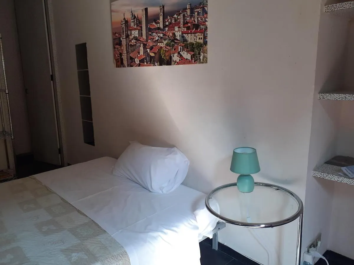 Romeo And Juliet Apartaments Bergamo Italy